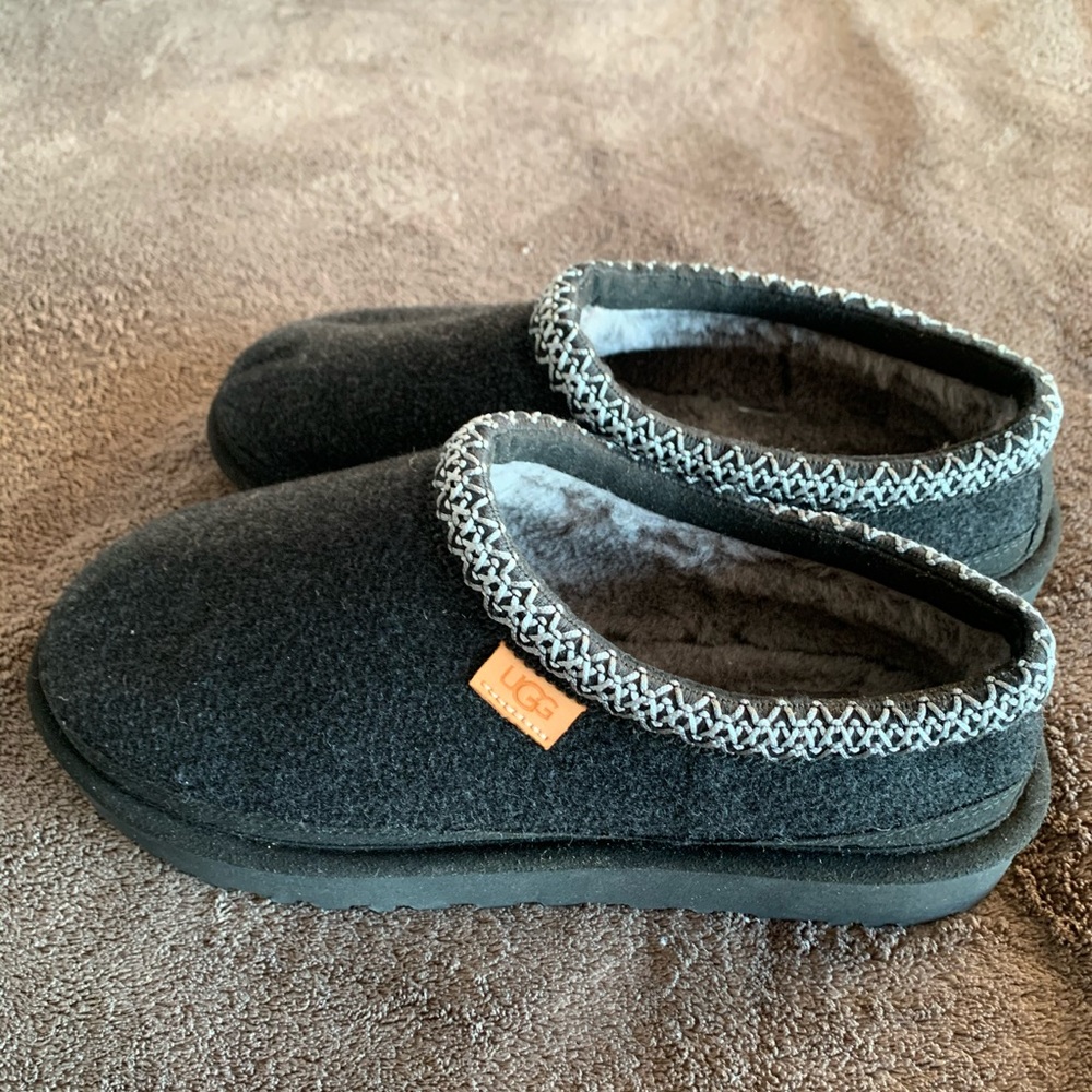 UGG TASMAN WOOL size 9